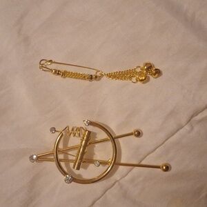 Two piece brooch set gold tone